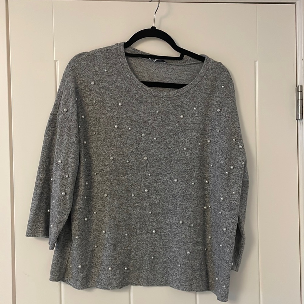 Grey pearl embellished light sweater. Zara. Size M